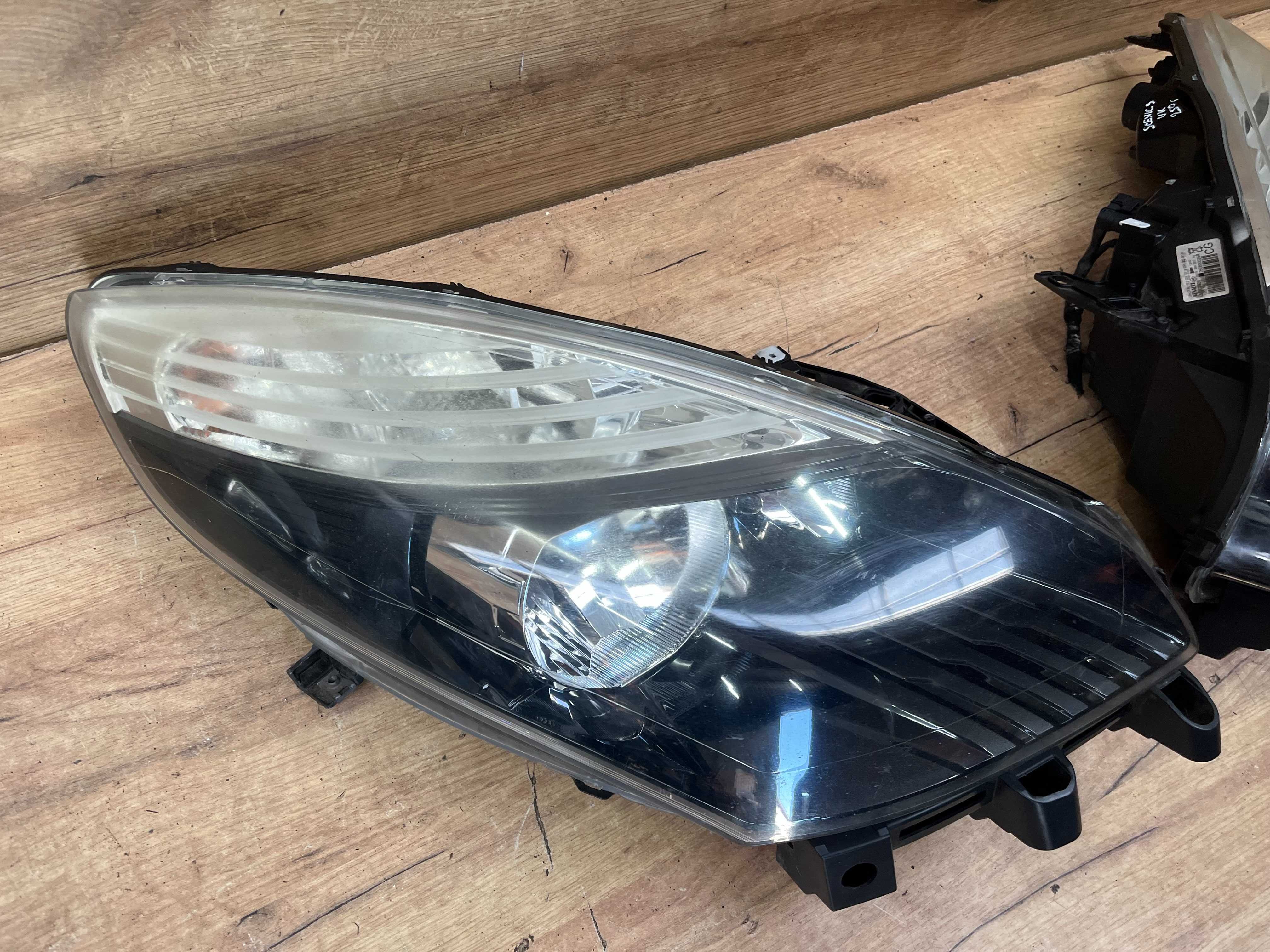 Lampa/reflektor przedni lewy prawy Renault Scenic III