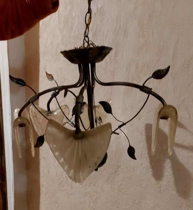 Люстра б/у металлическая с галогенной лампочкой