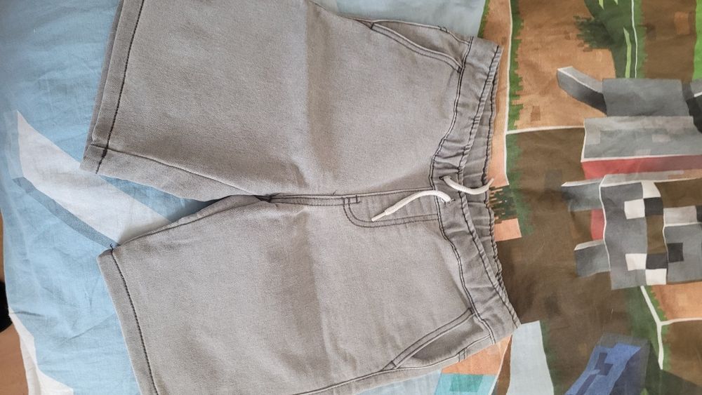 Jeansowe chłopięce spodenki 140