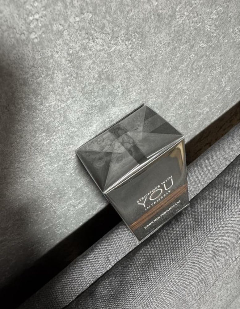 Парфюмированная вода Emporio Armani Stronger With You Intensely