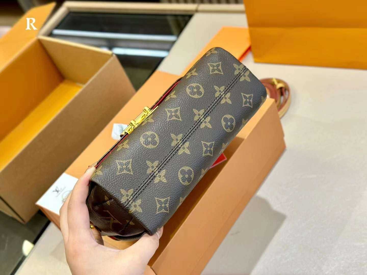 Bolsa feminina novo Louis Vuitton