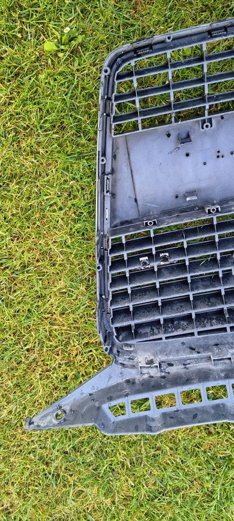 Grill atrapa AUDI A3 8P ORYGINAŁ, nie naprawiany. SPRAWNY