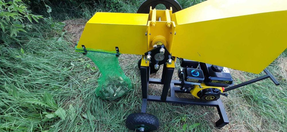 Професійний подрібнювач гілок. Садовий подрібнювач. Гілкоруб. Дробарка