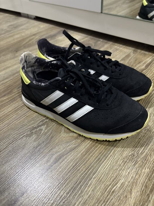 Кросівки adidas замшеві