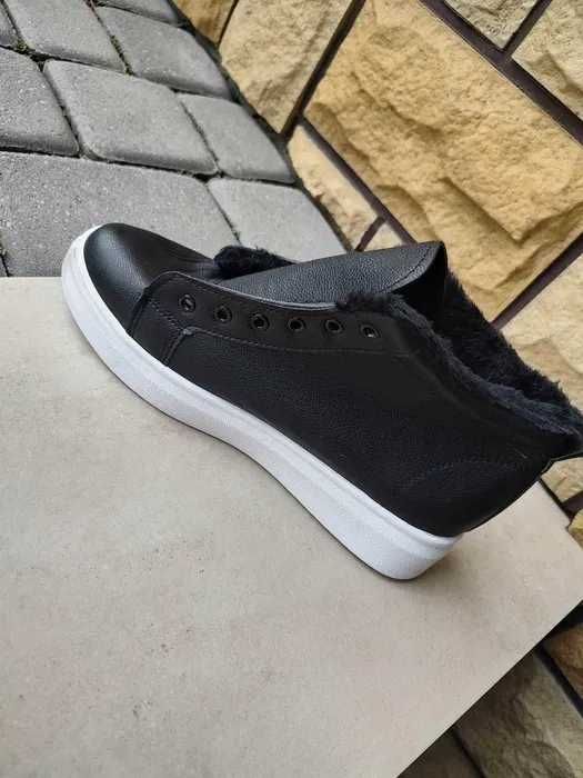 NOWE Buty damskie z futerkiem rozmiar 38 REVOLUTIONS CZARNE
