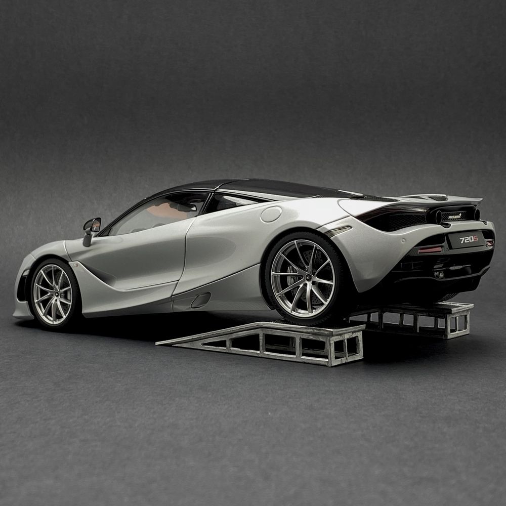 Autoart 1:18 McLaren 720s Glacier White