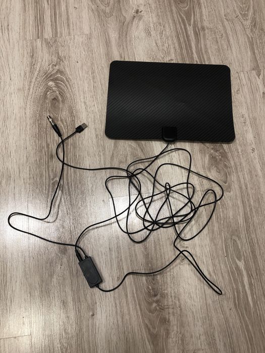 Antena pokojowa ze wzmacniaczem