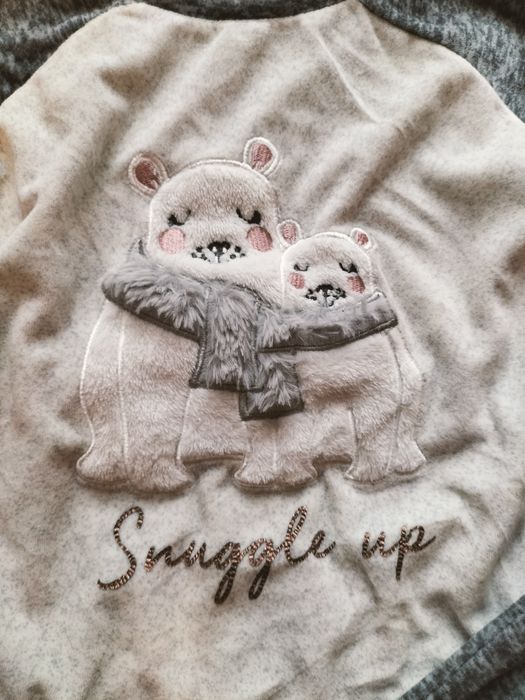 Śliczny mięciutki dres dresik dla dziecka misie polarne na 5-6 lat 116