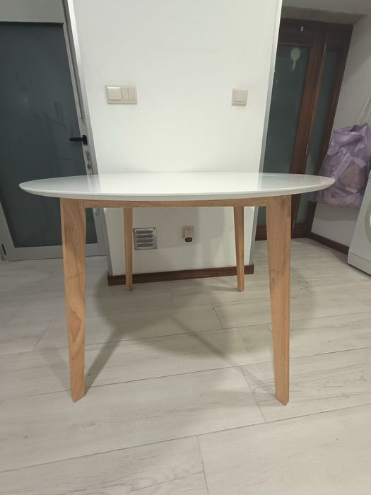 Mesa de refeições + 3 cadeiras