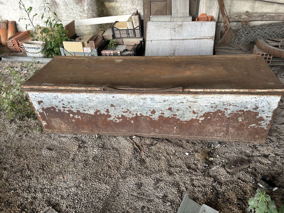 Caixa de arrumaçao de material em ferro