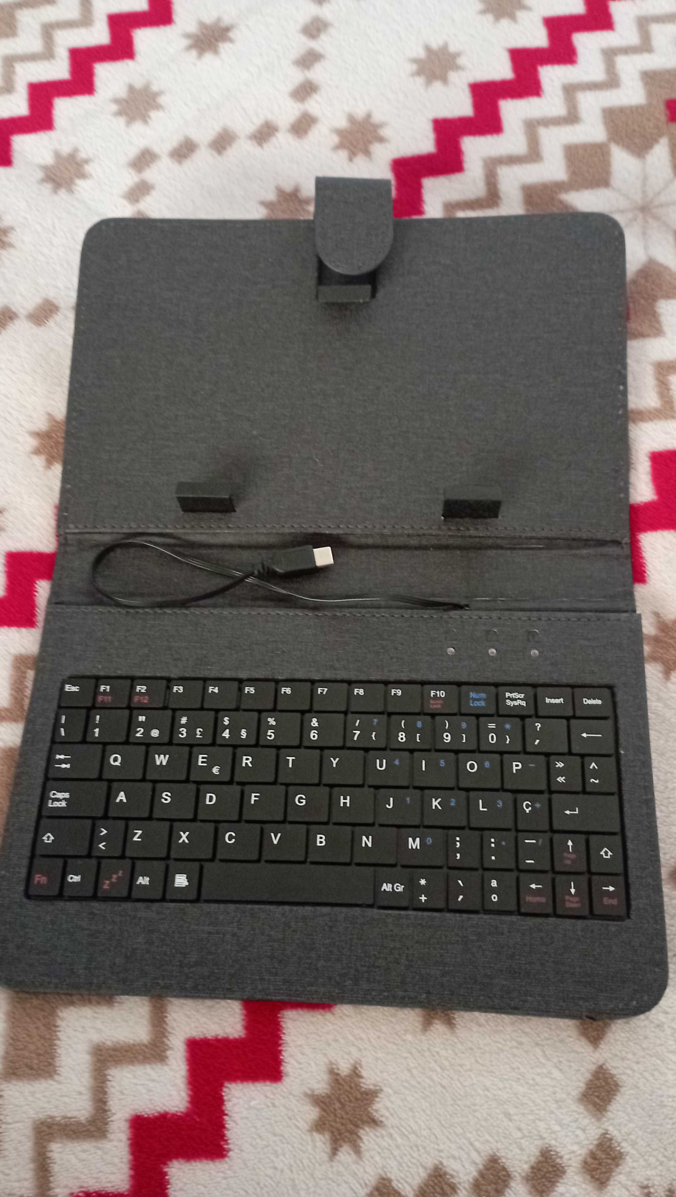 Capa com teclado para tablet 7 novo