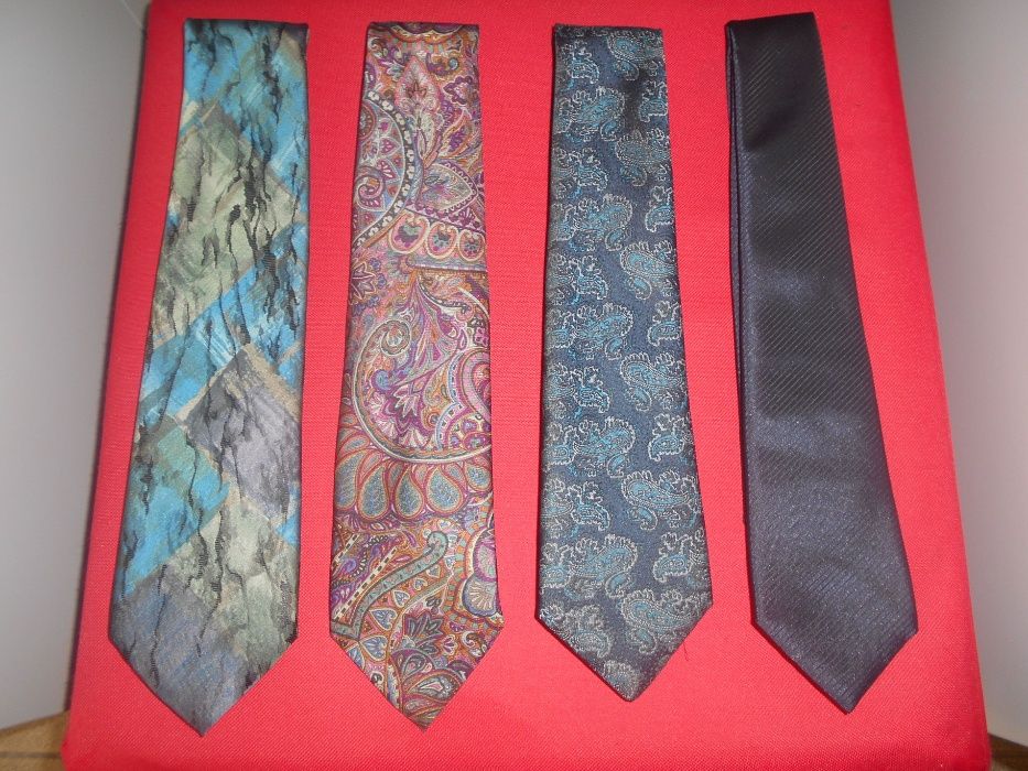 4 gravatas muito boas, praticamente novas (2 italianas e uma inglesa).