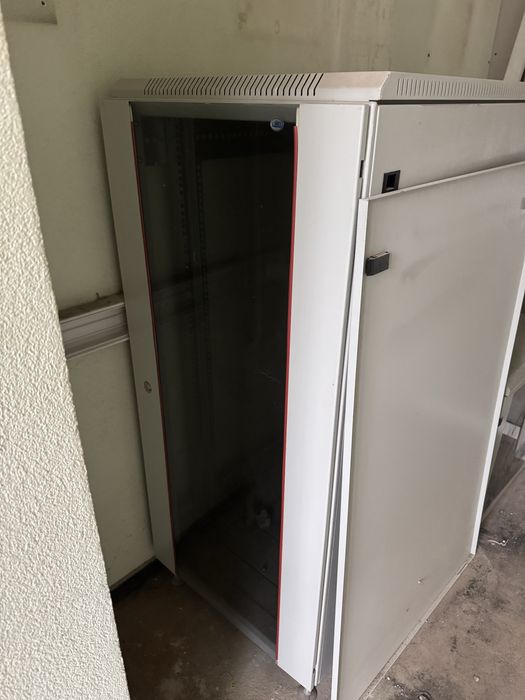 Шафа для серверів