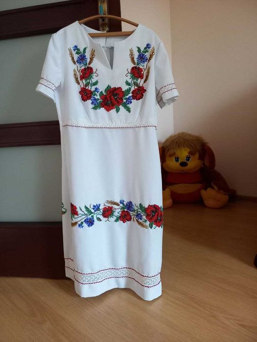 Плаття з вишивкою