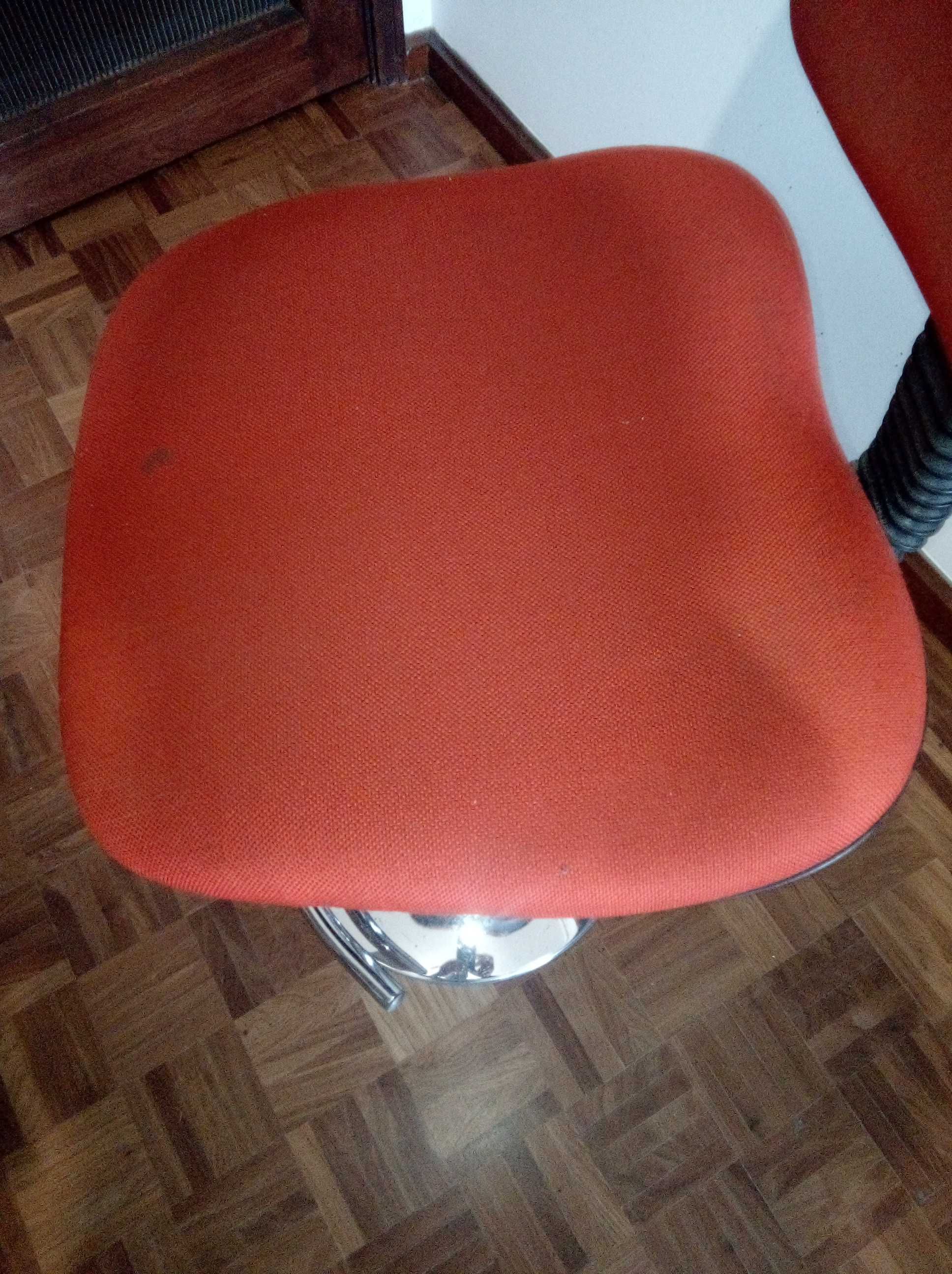 Cadeira para estirador ajustável