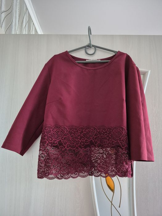 Бордовий топ з мереживом