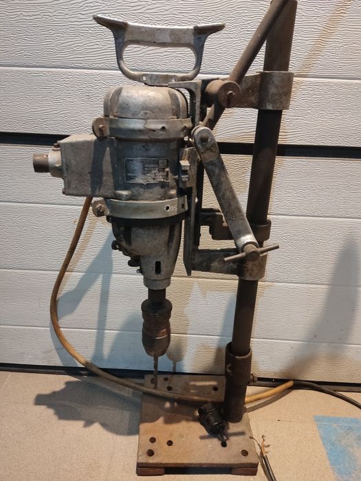 Niemiecka wiertarka stołowa