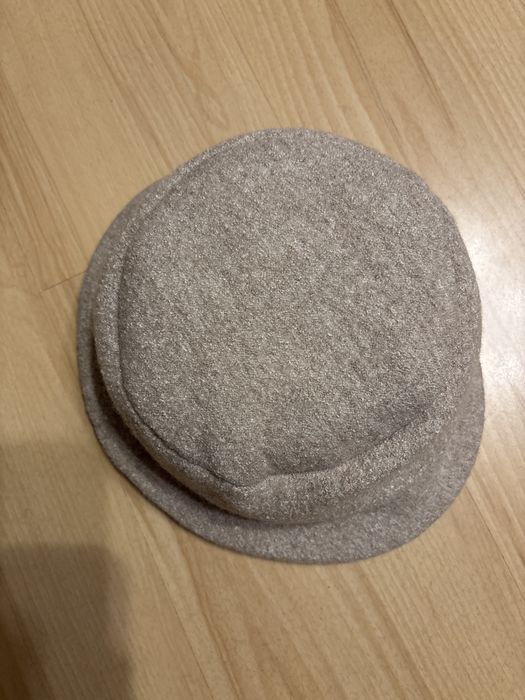 Damski kapelusz beżowy