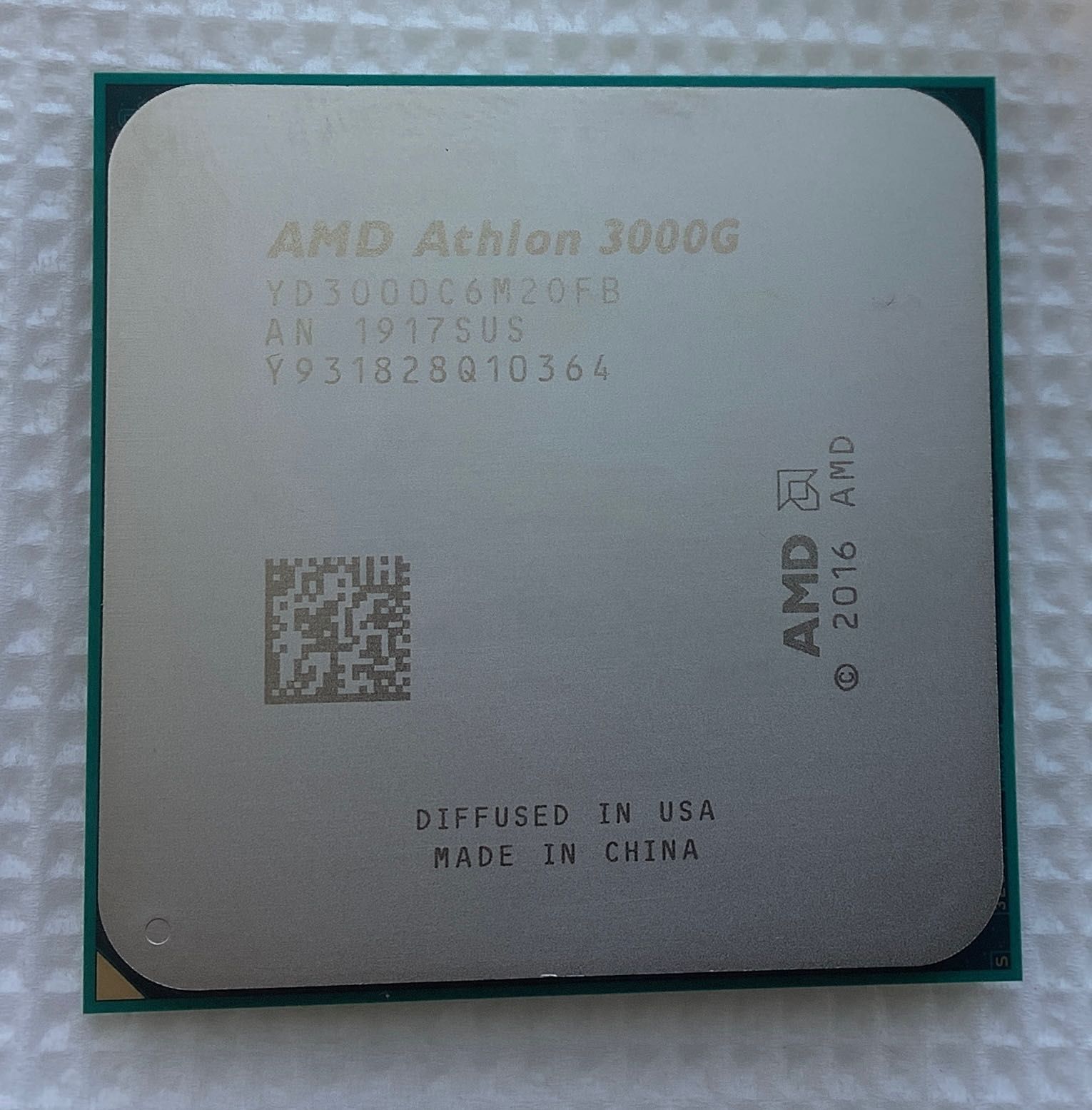 Новый процессор AMD Athlon 3000G 3.5 ГГц сокет AM4 видео Radeon Vega 3