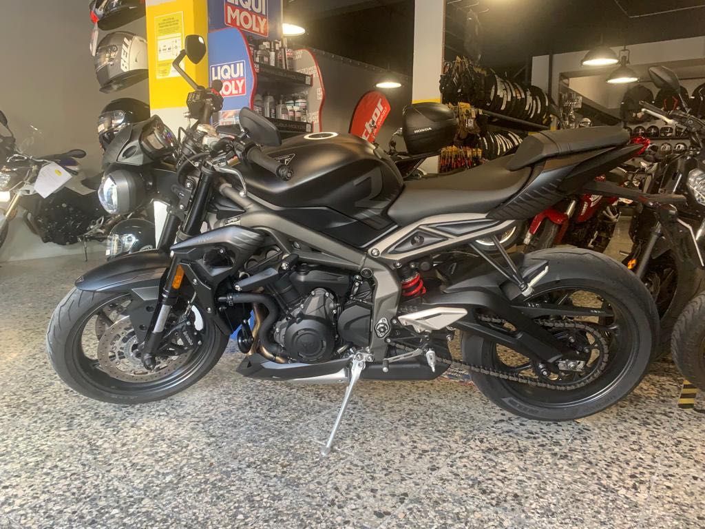 Triumph 765 R de 2023 Uma Nacked de Alta Performance como Nova