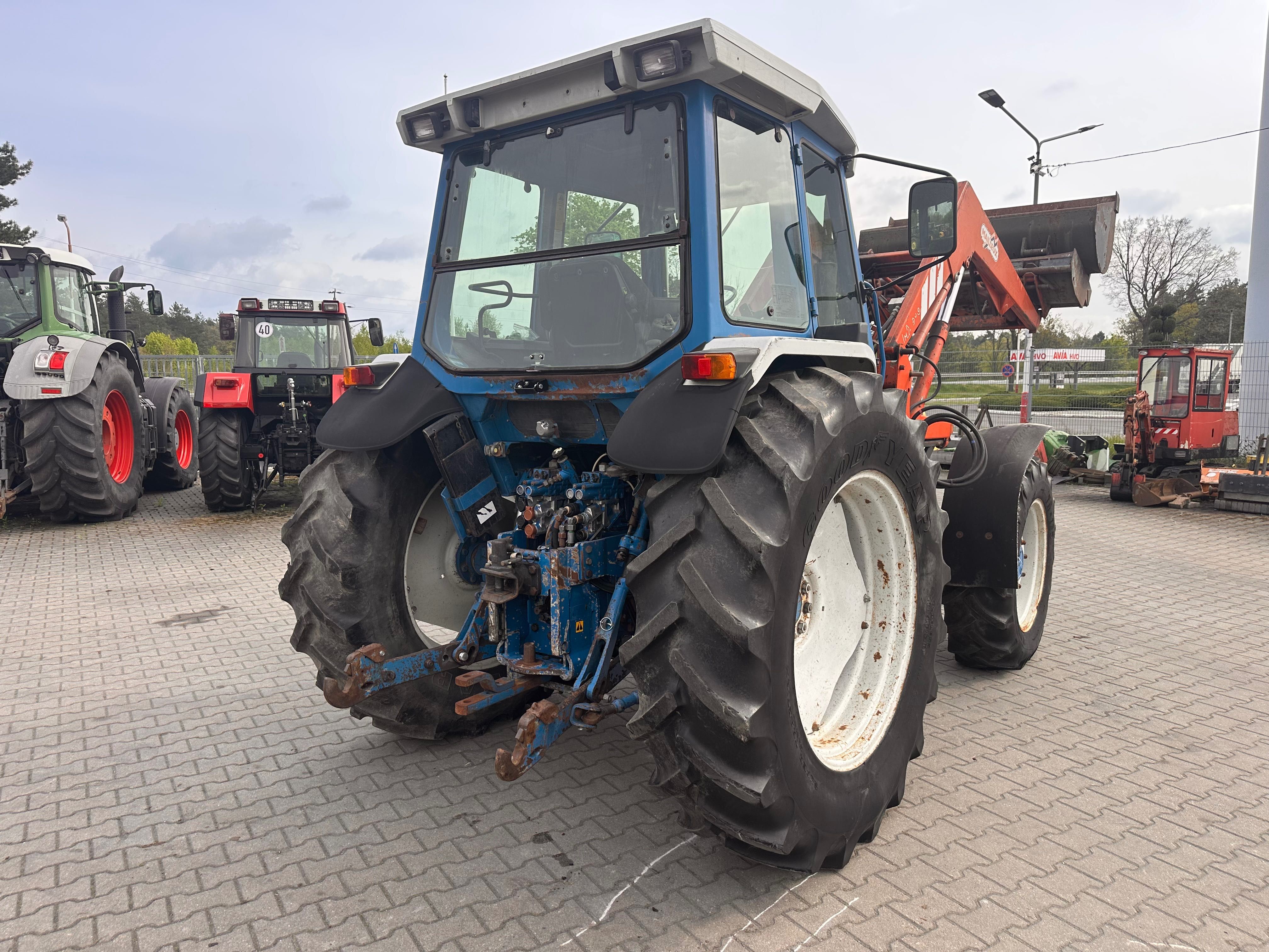 Ciągnik FORD 7810 z ładowaczem MAILLEUX