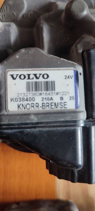Кран клапан EBS 21327360 + склоочисники до Volvo FH4