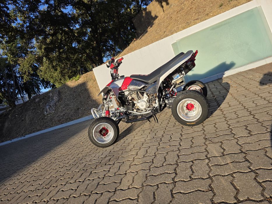 Polaris 500 matriculada para 2 pessoas . Mota em exelente estado