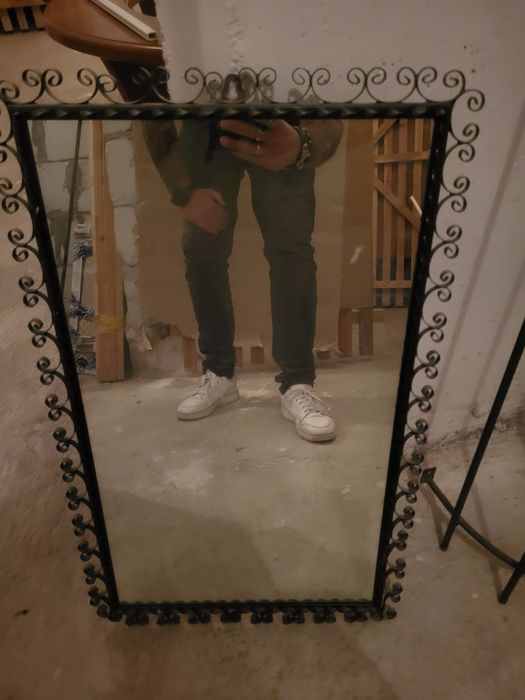 Lustro w metalowej ramce