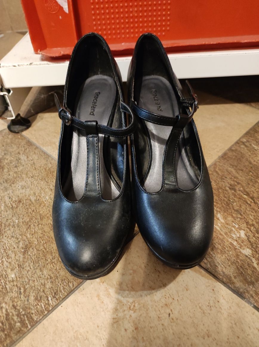 Buty na obcasie Graceland 37