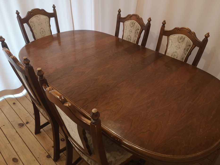 Stół rozkładany + 4 krzesła + dwa fotele