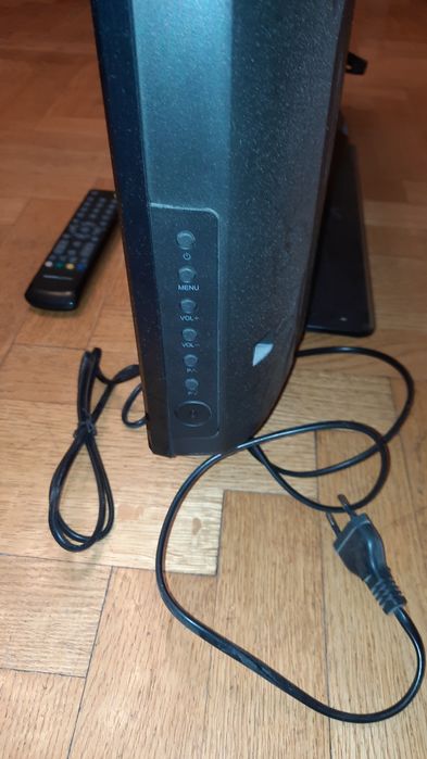 Telewizor LCD  32cale ,,HANNSPREE" sprawny, pilot