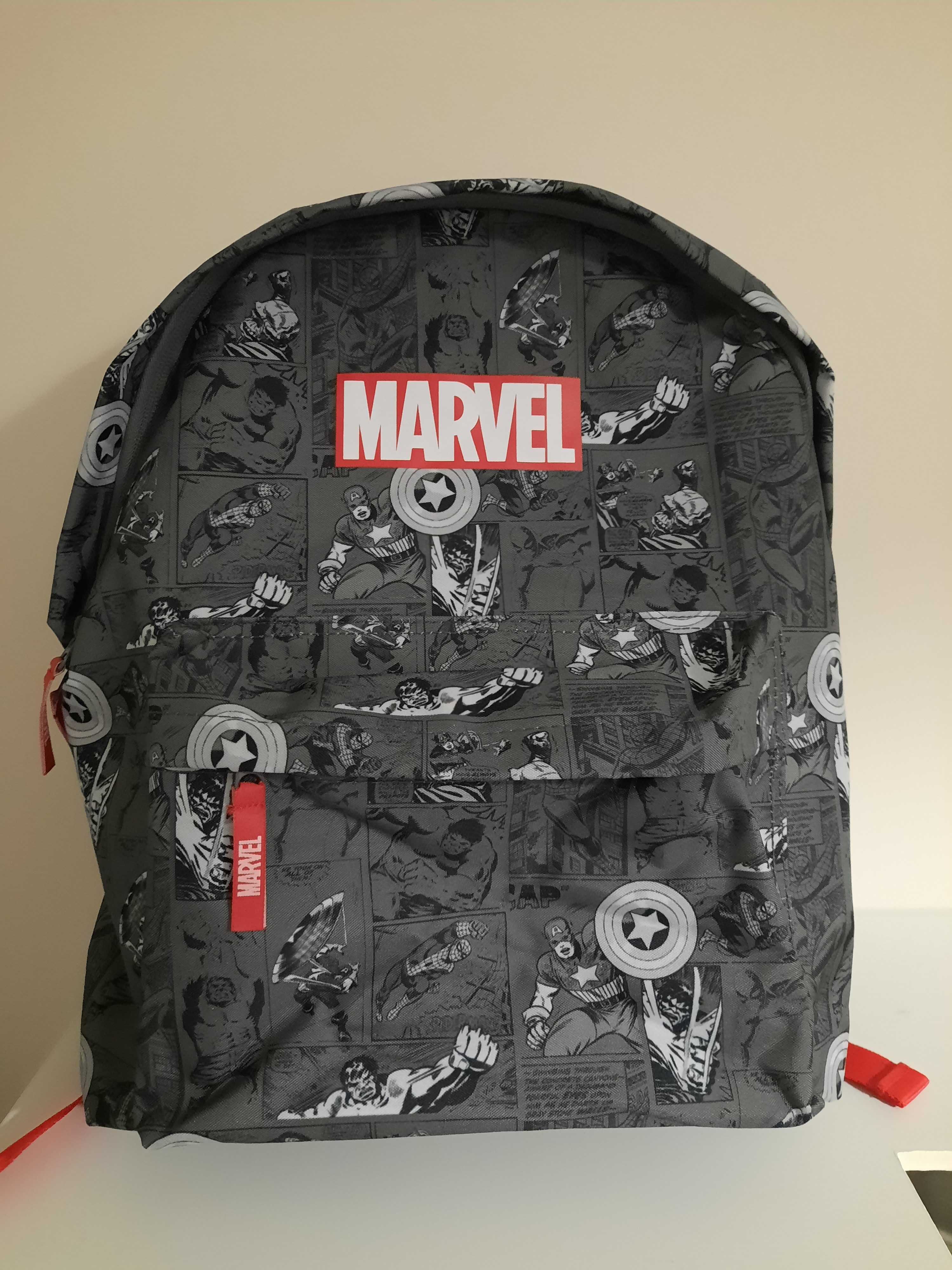 Mochila MARVEL - nova com etiqueta