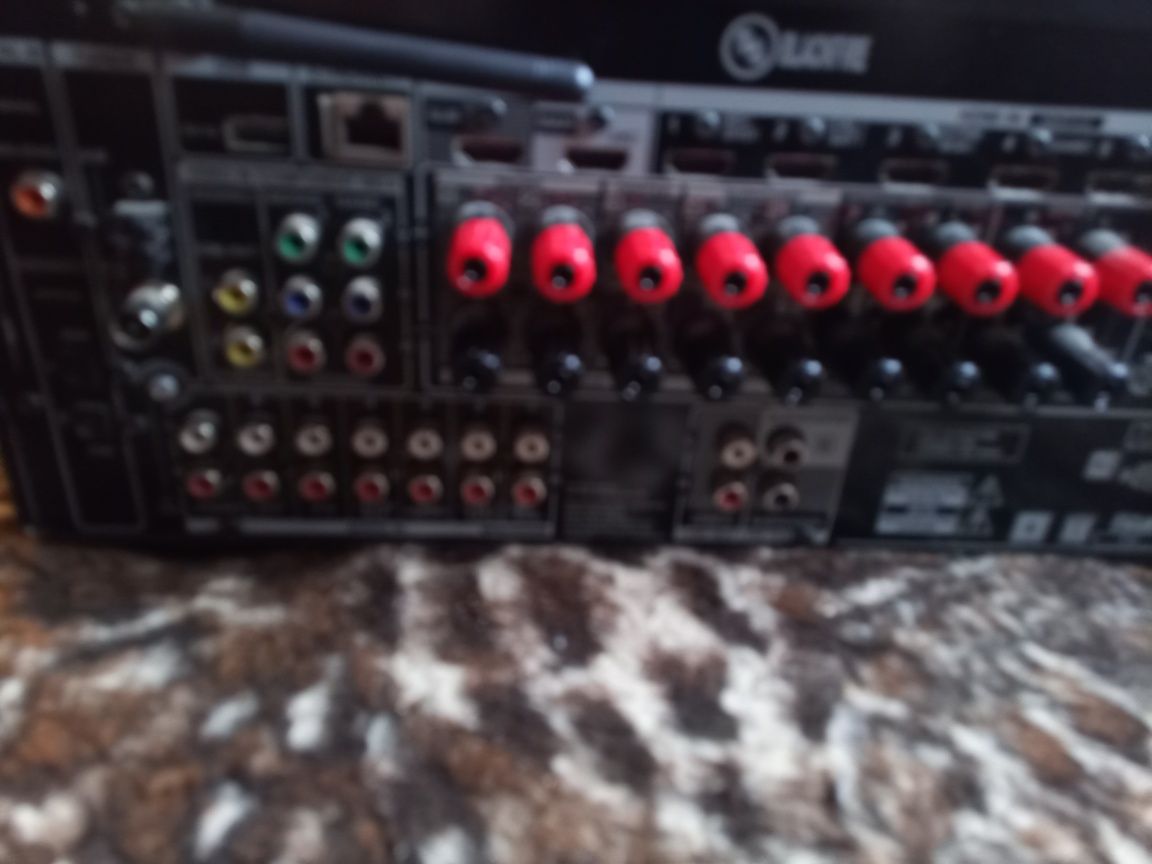 Amplituner. Onkyo 676e. Z funkcjami. sieciowym  wifi