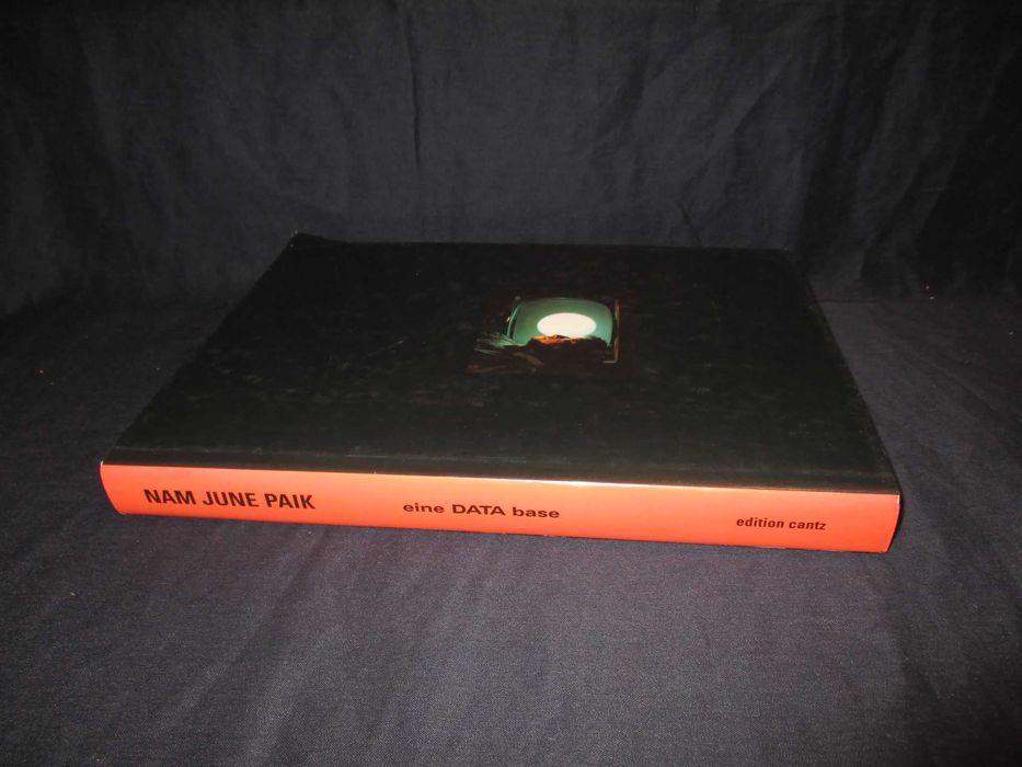 Livro Eine data Base Nam June Paik