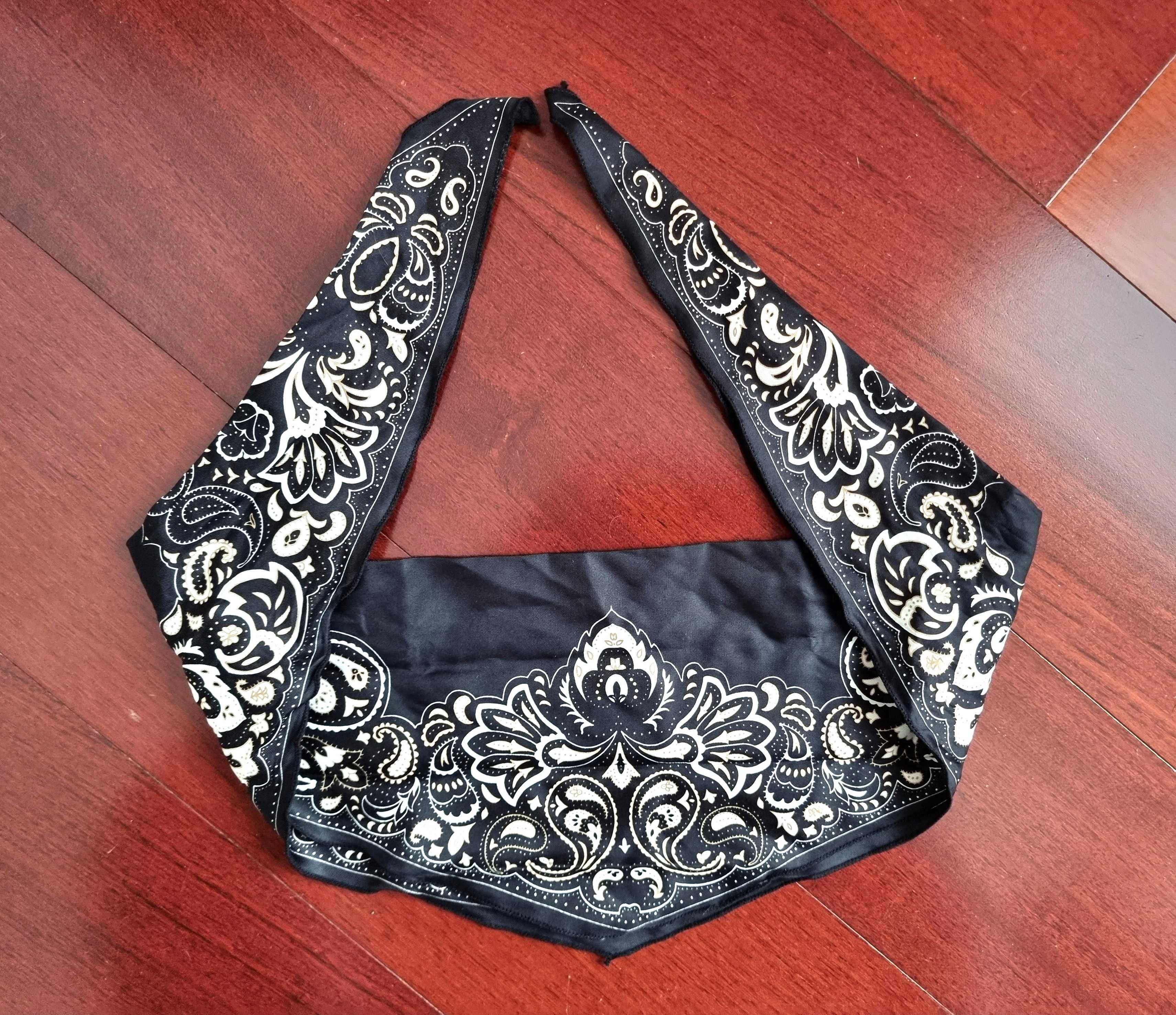Lenço para o cabelo/ bandana preta com padrão H&M - nunca usada