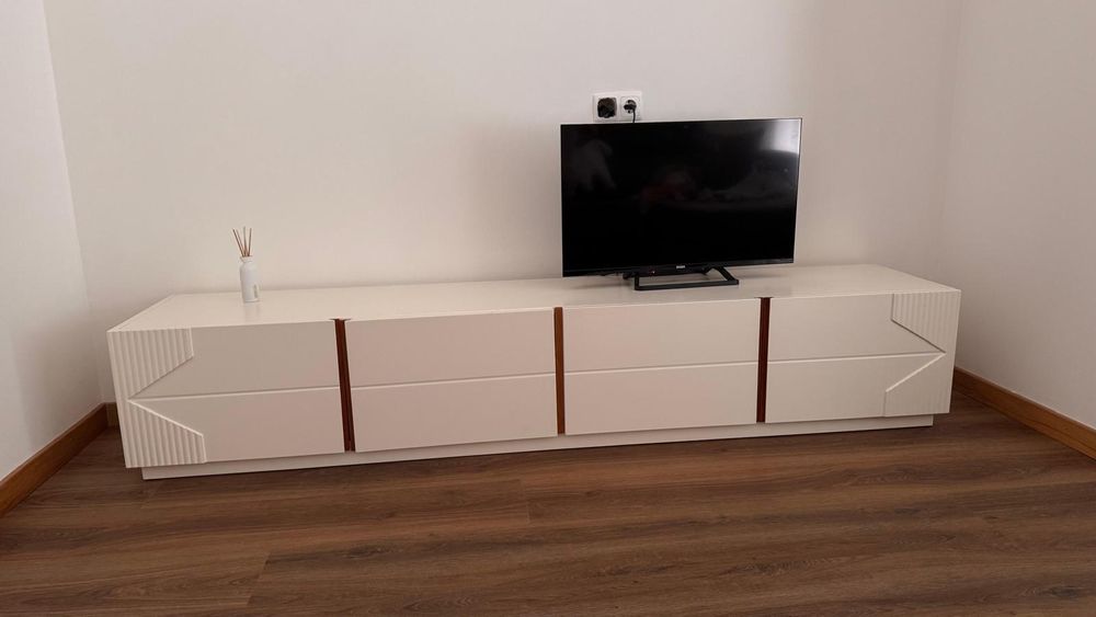 Móvel TV novo  lacado