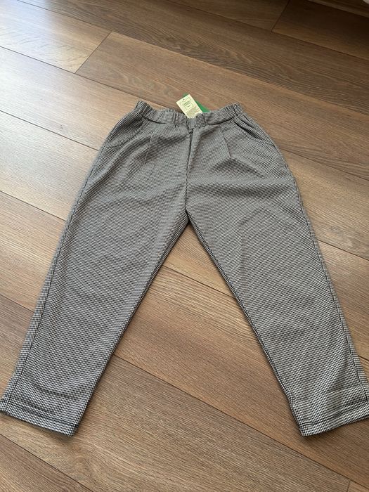 Nowe spodnie materiałowe rozm.130 cm (wiek 7-8 lat)