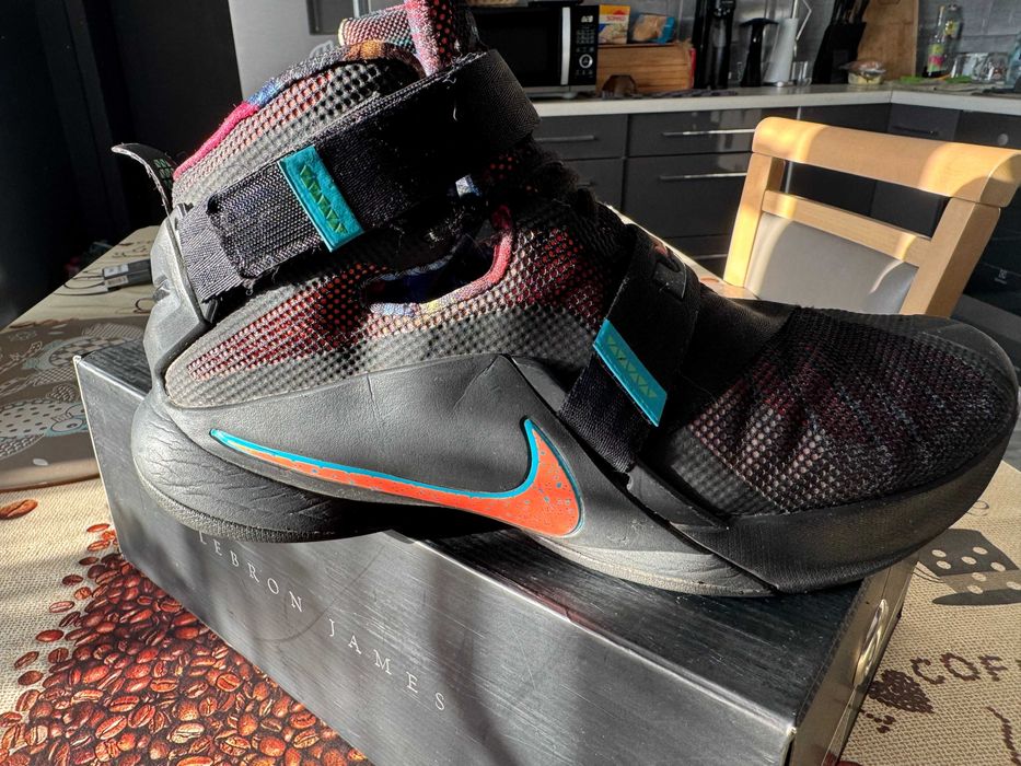 Nike LeBorn 44 (28cm)