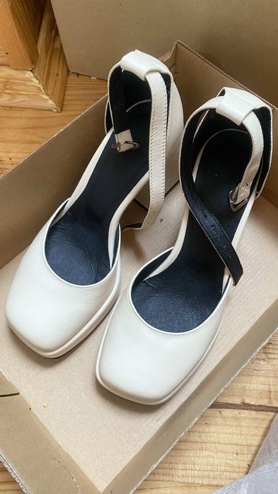 Нові туфлі бренду, розмір 36, бежеві з підбором , фірма Взутік