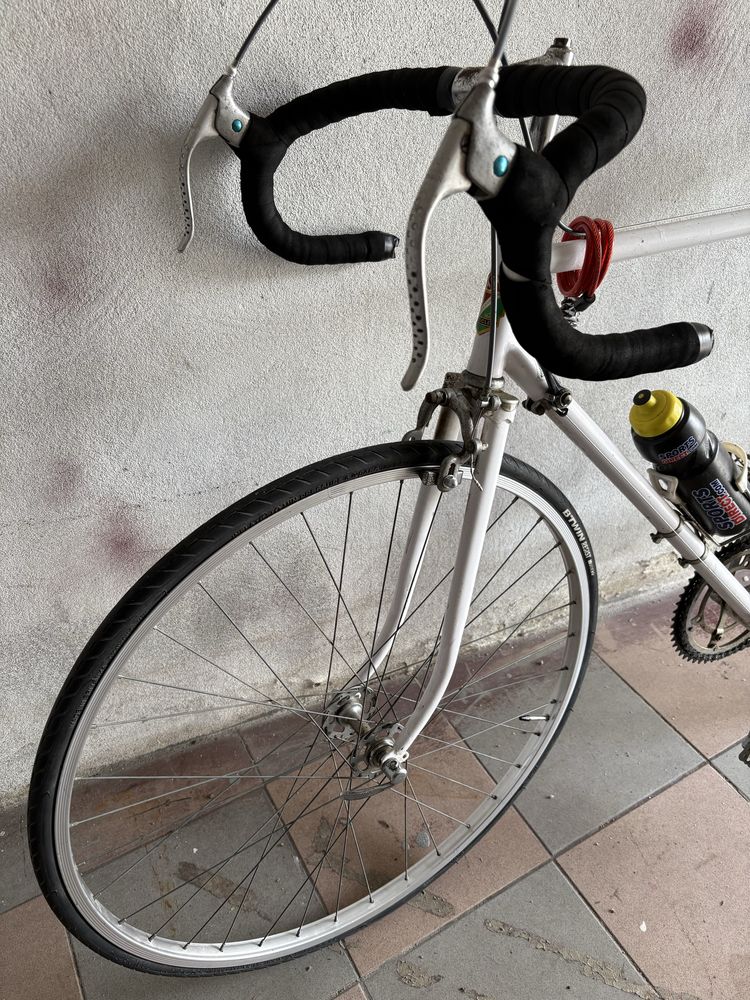 Vendo bicicleta de ciclismo antiga