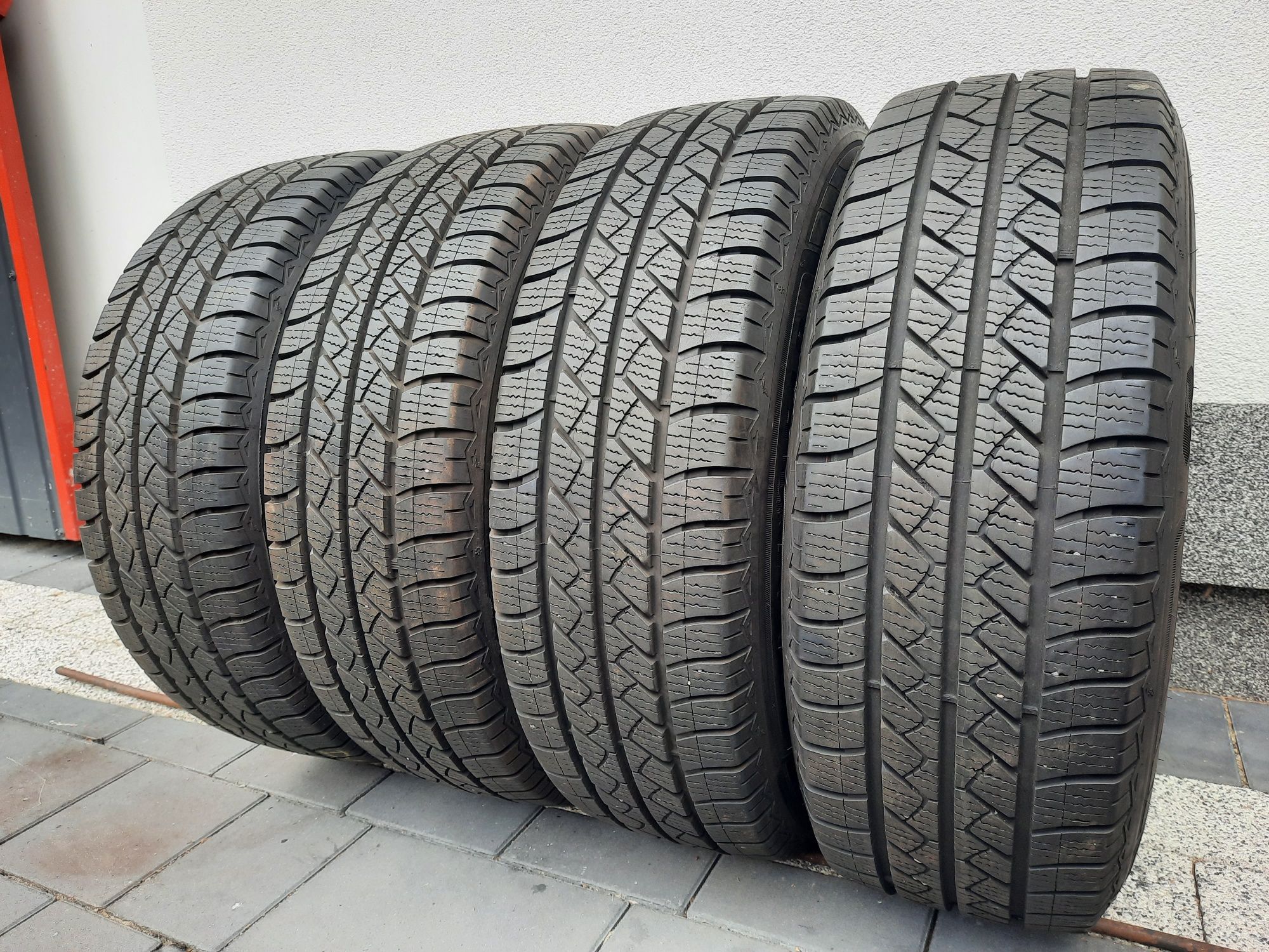 4 opony 215/65 R16C Goodyear Vector4seasons 2023r 8.5mm