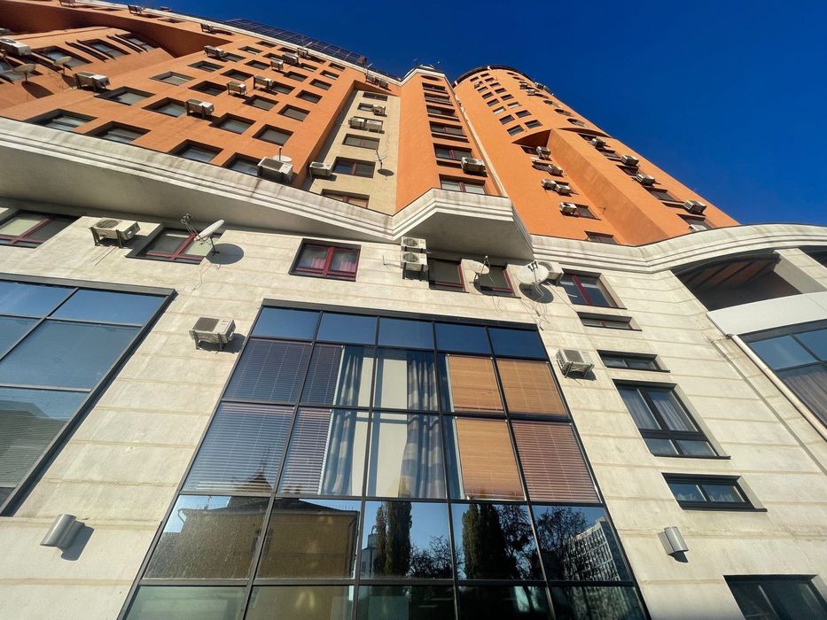 Продаю квартиру Шота Руставелі 44 2к центр 86 кв.м.
