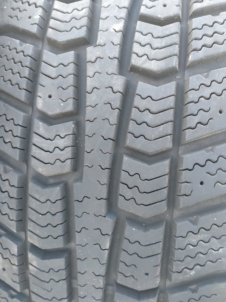 Komplet opon zimowych dla SUV 4 x 225/65R17  COOPER - DISCOVERER M+S
