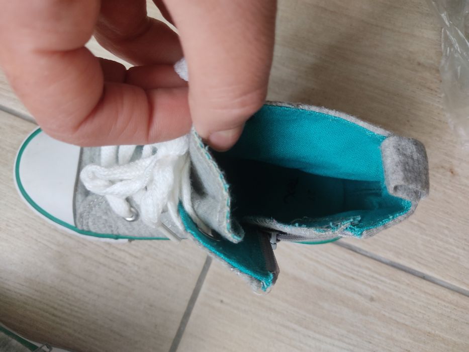 Кросівки хлопчик чи дівчинка 3-4 роки