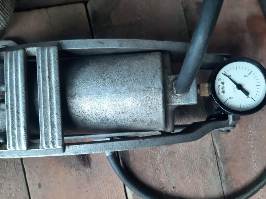 Насос ножной алюминиевый с манометром