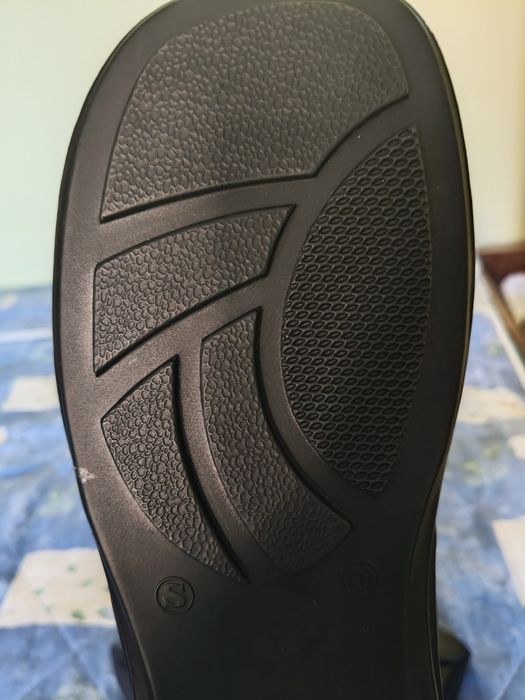 Продам ортопедичні ботинки