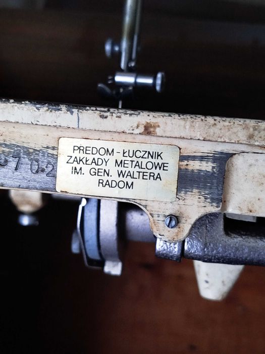 Maszyna do szycia łucznik z szafką i pedałem w zestawie