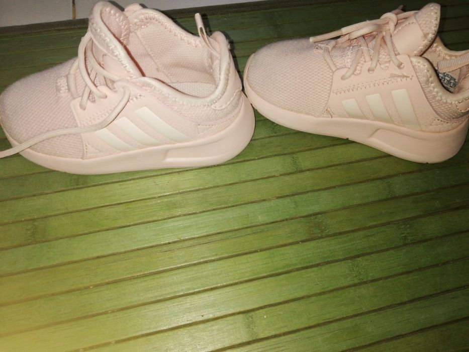 Ténis adidas novos para menina n23