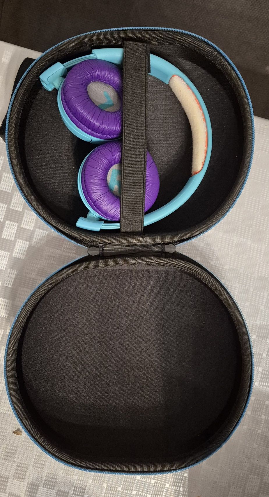 Etui i Słuchawki JBL300BT bezprzewodowe