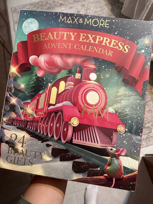 Адвент-календар з принцесами Disney